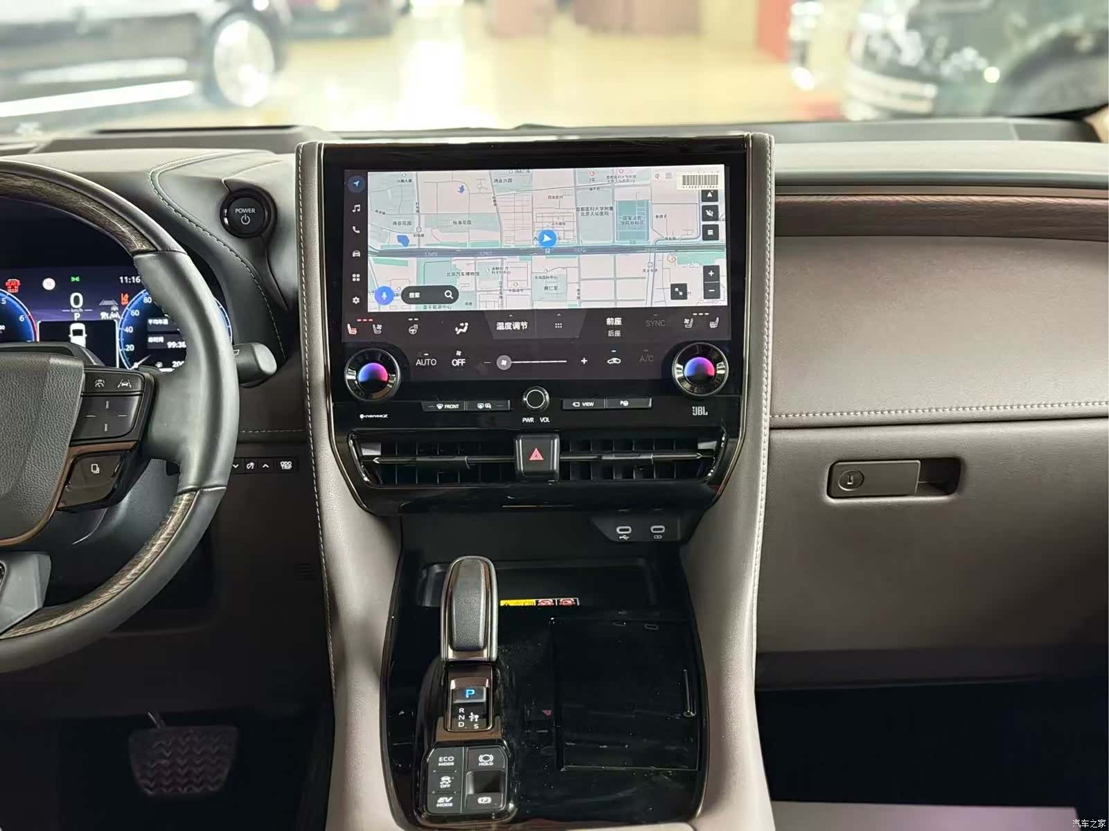 Toyota Alphard, 2024 17
