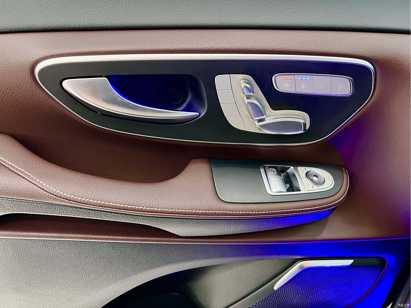 Mercedes-Benz V-Class, 2025 23
