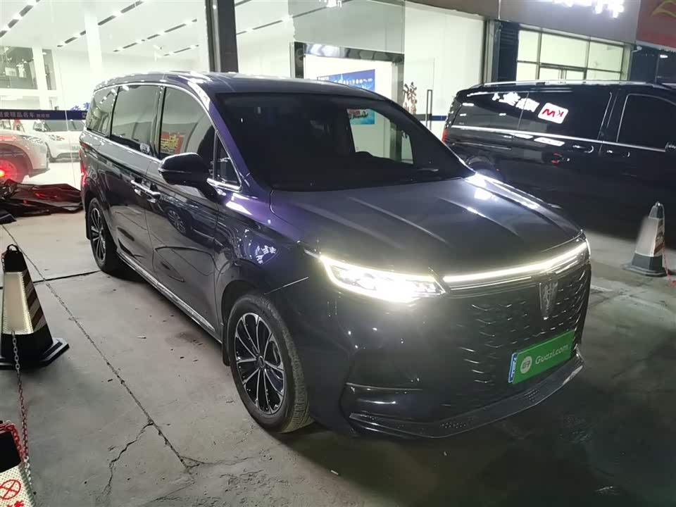 Roewe iMAX8