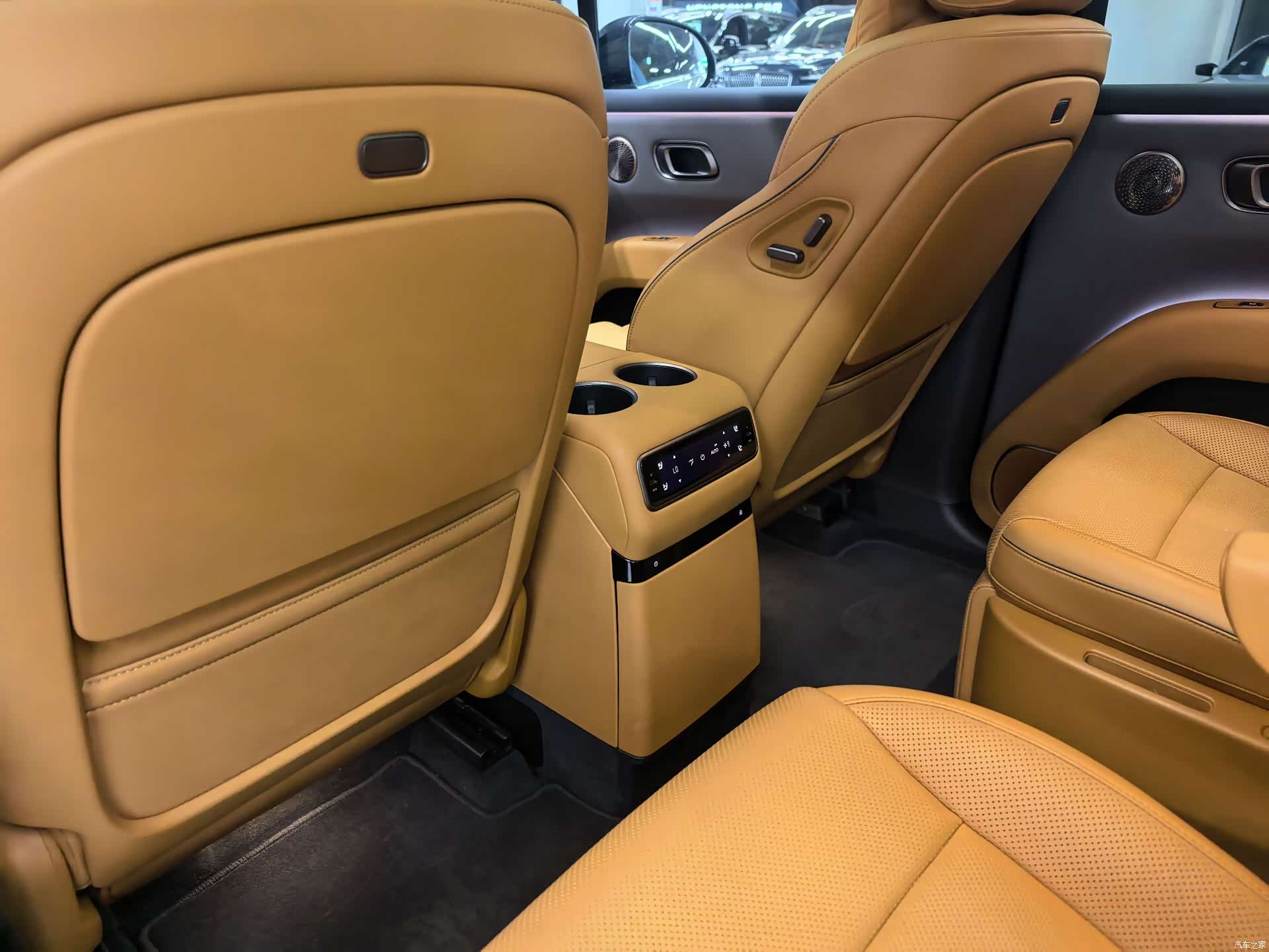 Li Auto i8, 2025 9
