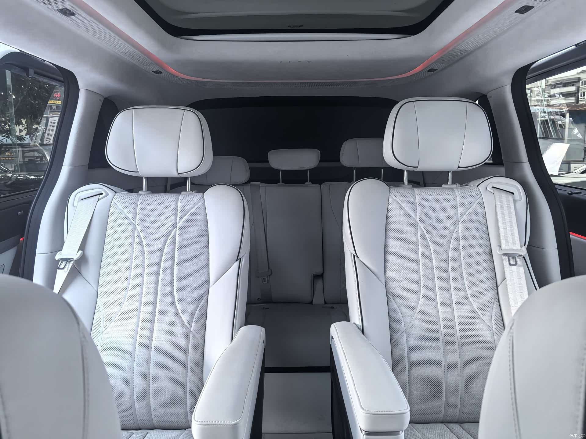 Xpeng X9, 2024 14