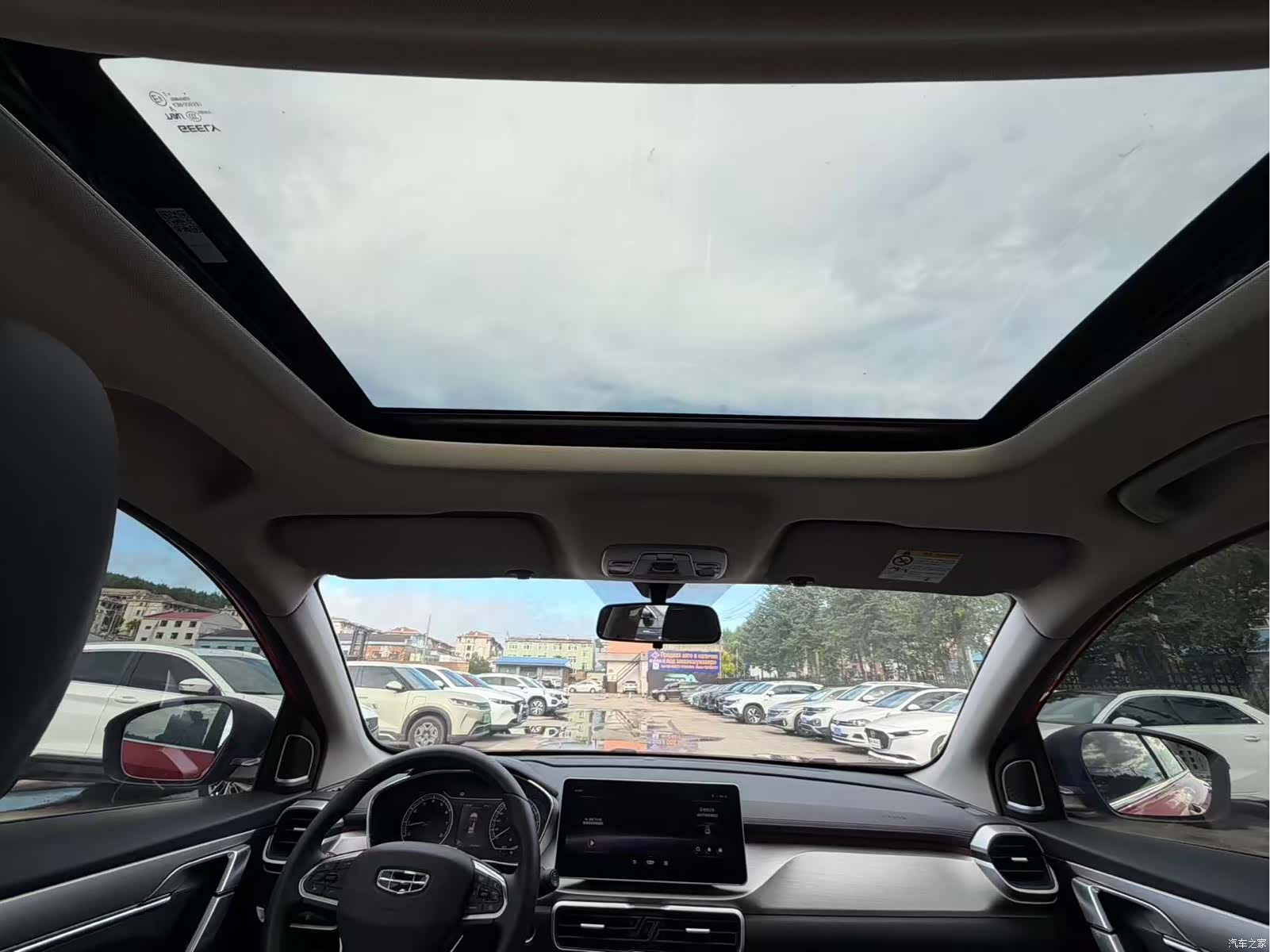 Geely Coolray, 2022 15