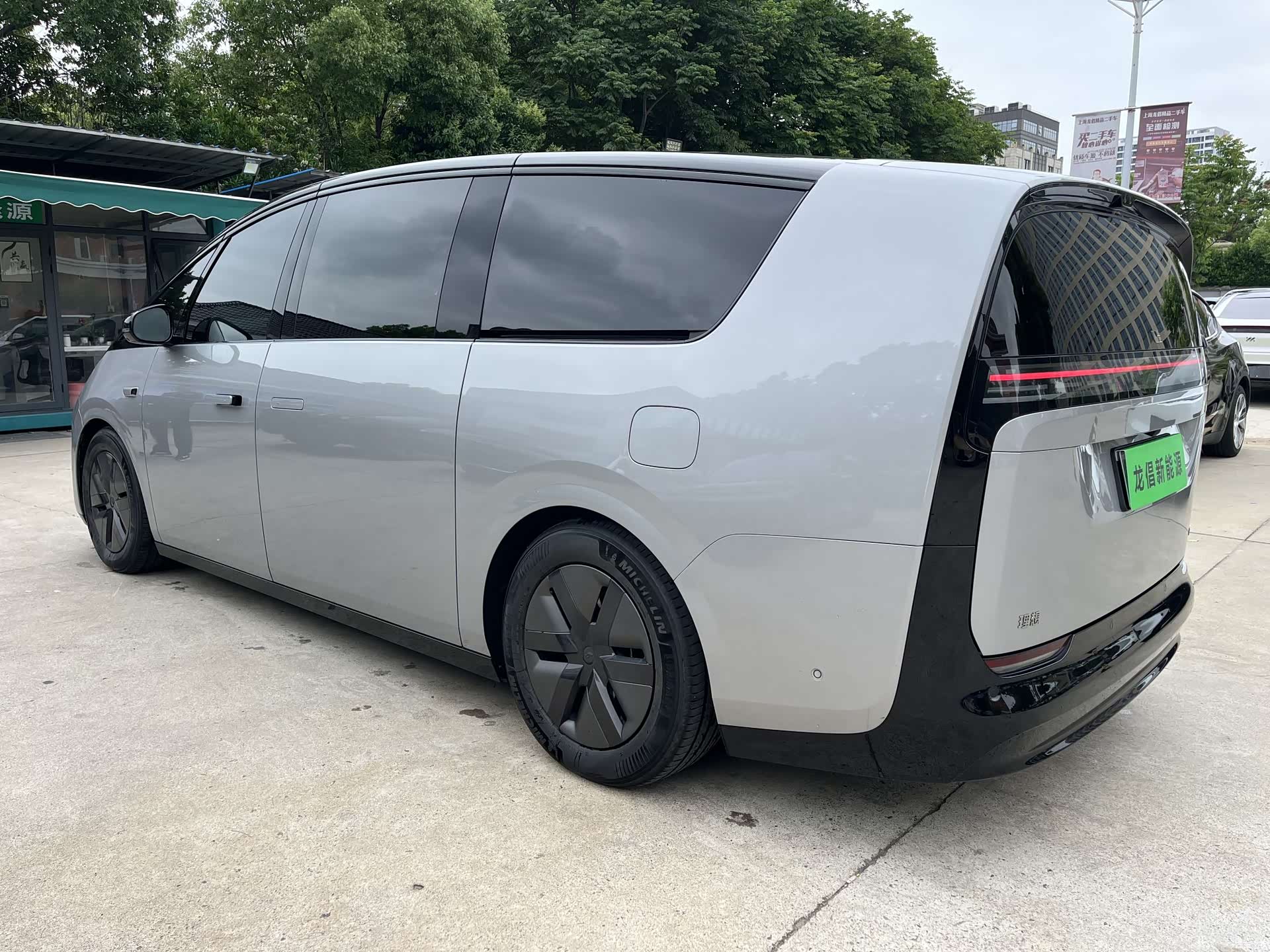 Li Auto MEGA, 2024 8