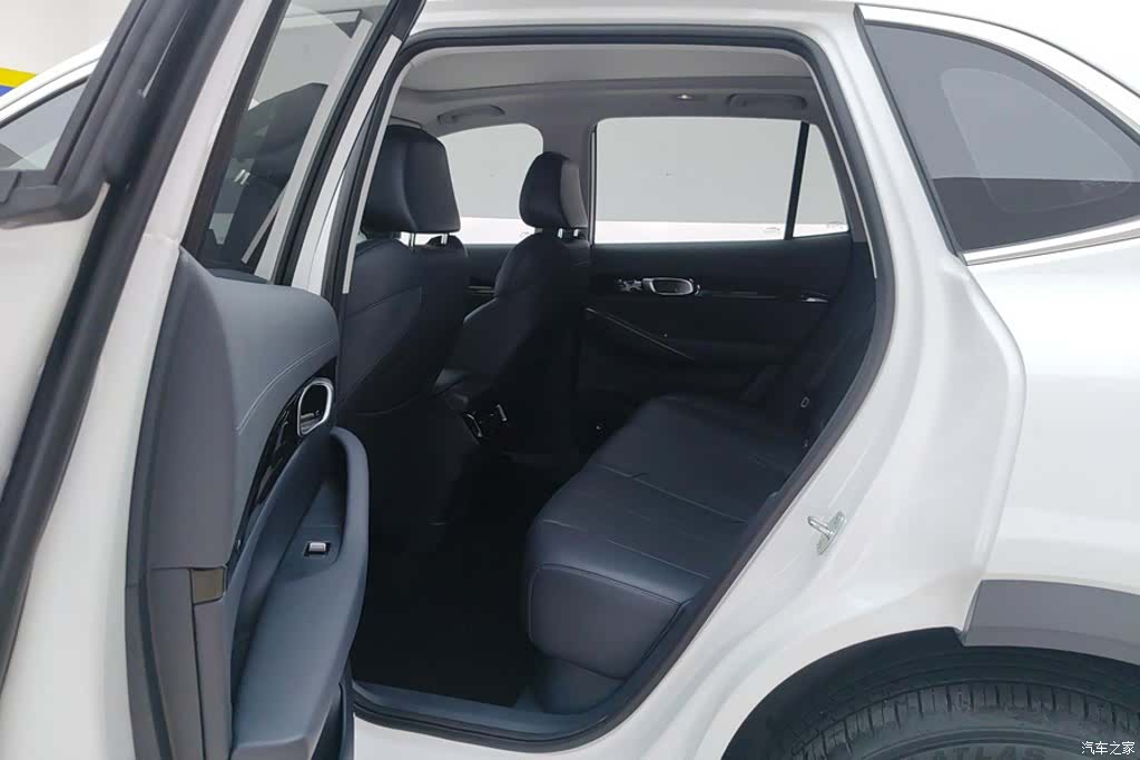 Geely Galaxy E5, 2025 11
