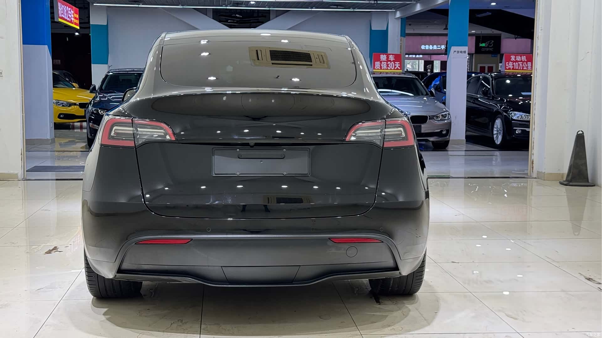 Tesla Model Y, 2023 4