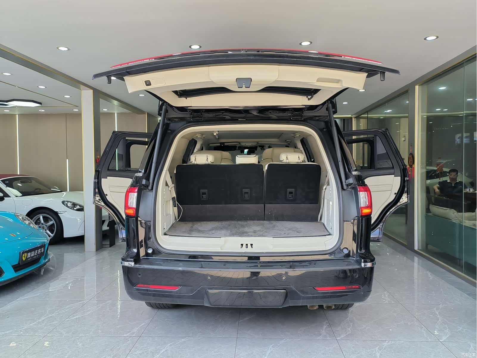 Lincoln Navigator, 2019 17