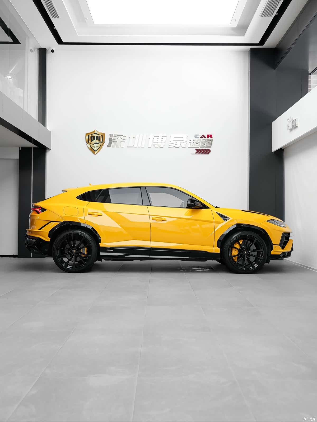 Lamborghini Urus, 2023 2