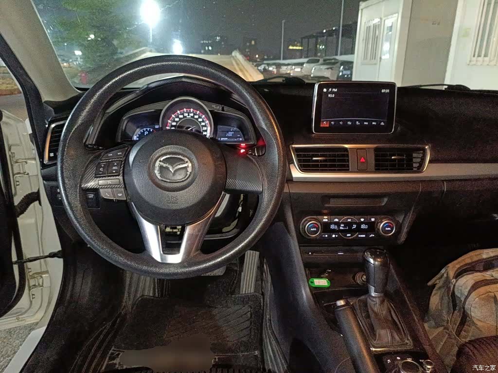 Mazda Mazda3, 2015 10