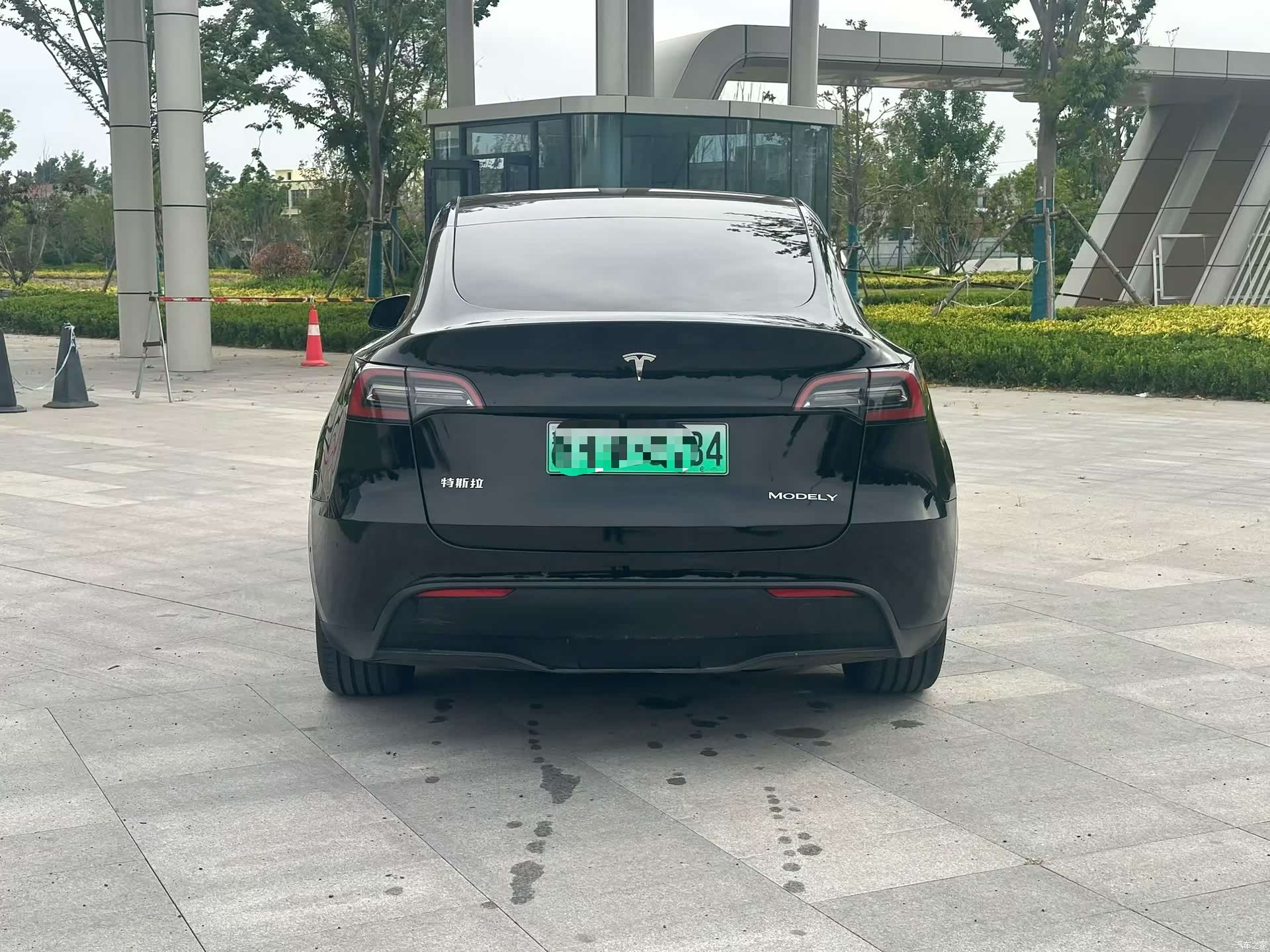 Tesla Model Y, 2023 10