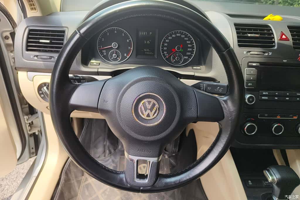 Volkswagen Sagitar, 2012 15