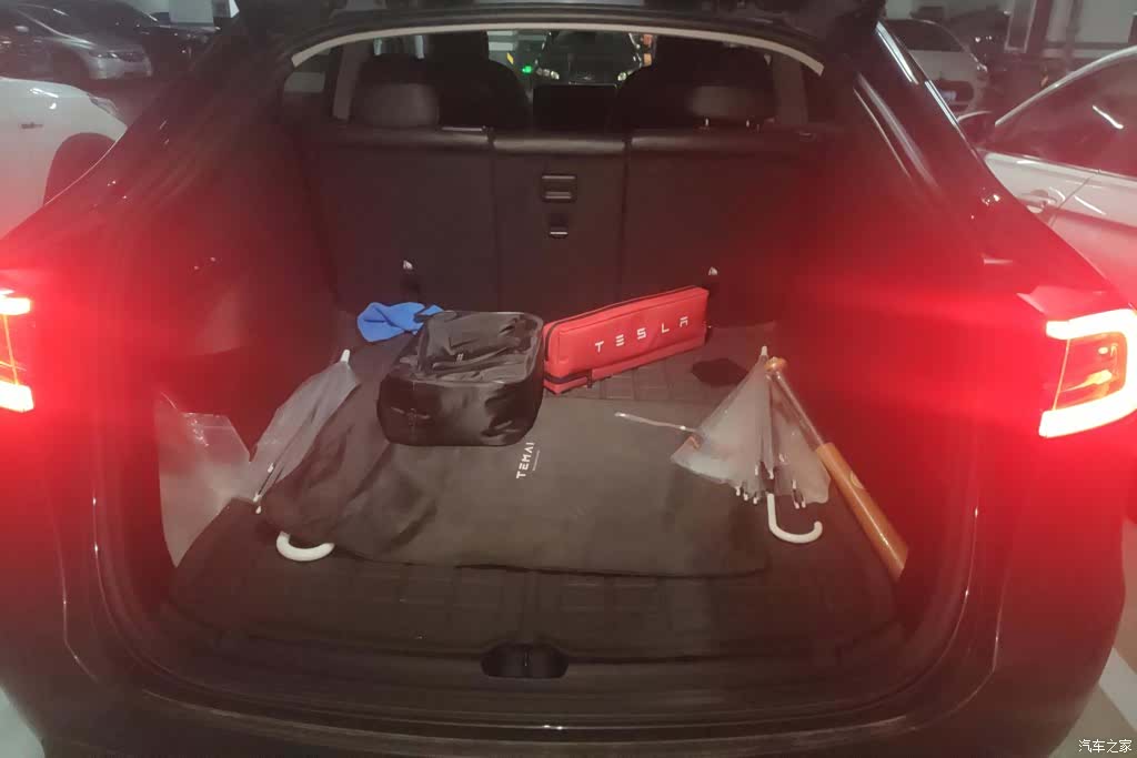 Tesla Model Y, 2021 4