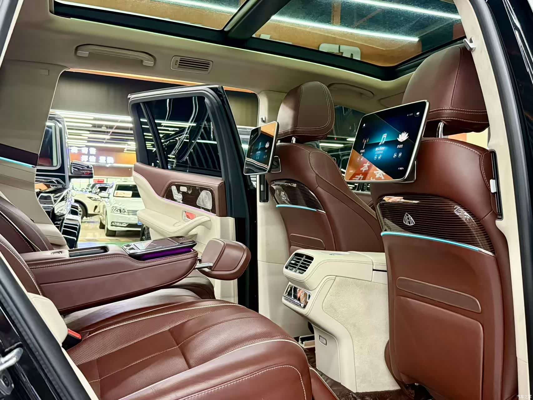 Maybach GLS, 2022 12