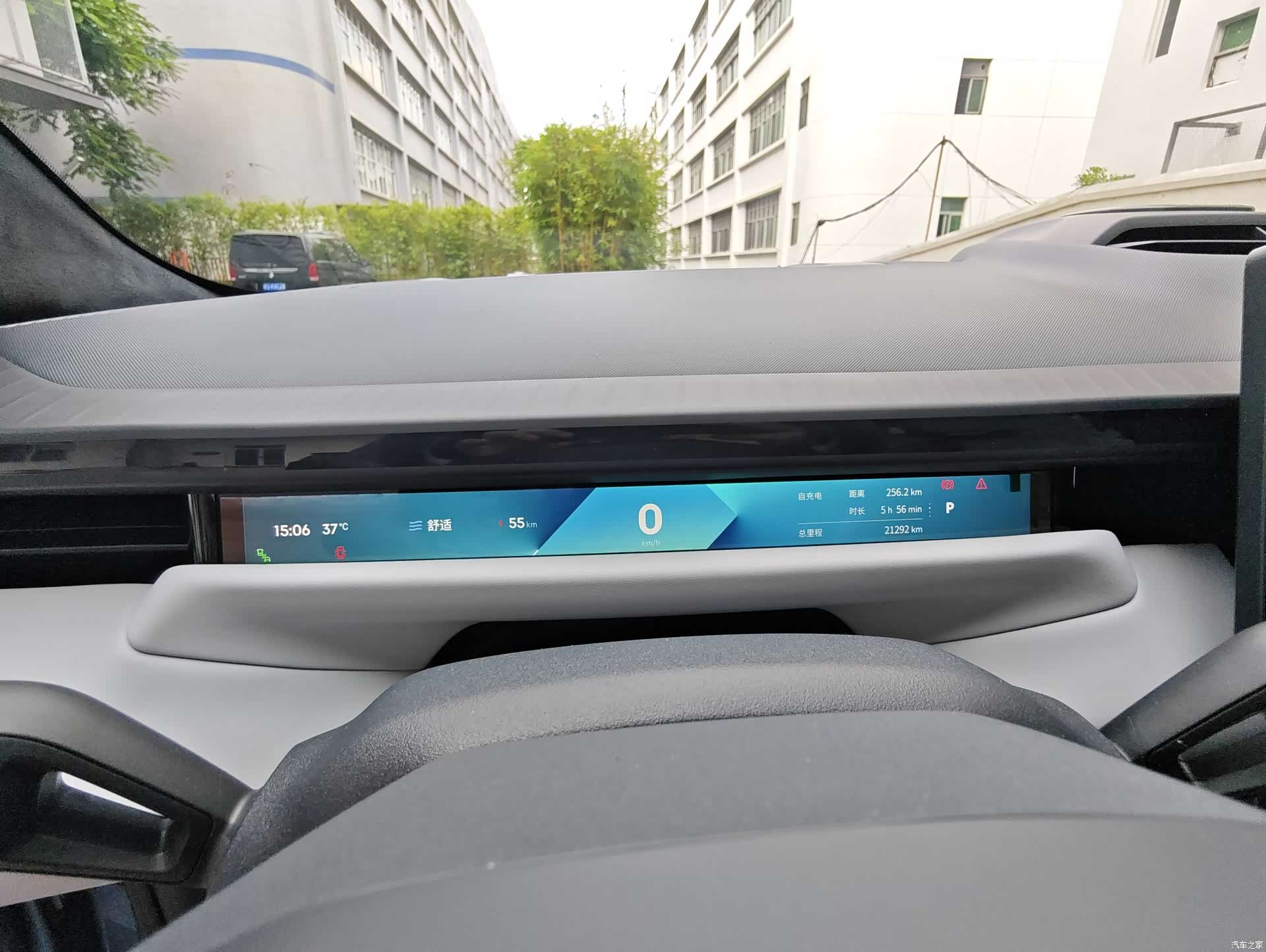 Lynk & Co Z10, 2025 11