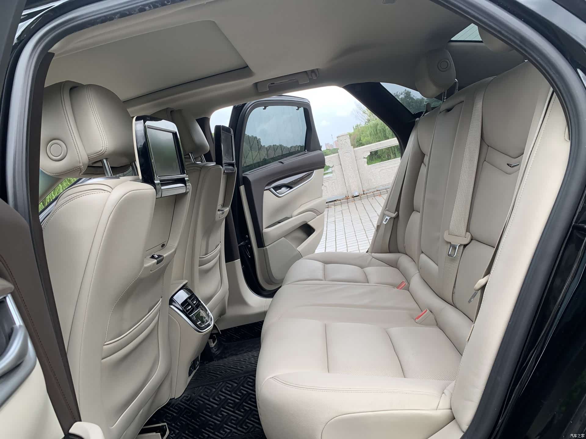 Cadillac XTS, 2014 13