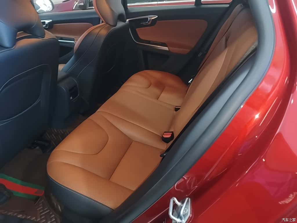 Volvo V60, 2016 17