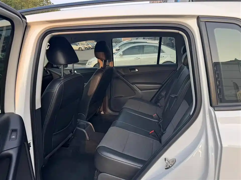 Volkswagen Tiguan Volkswagen Tiguan