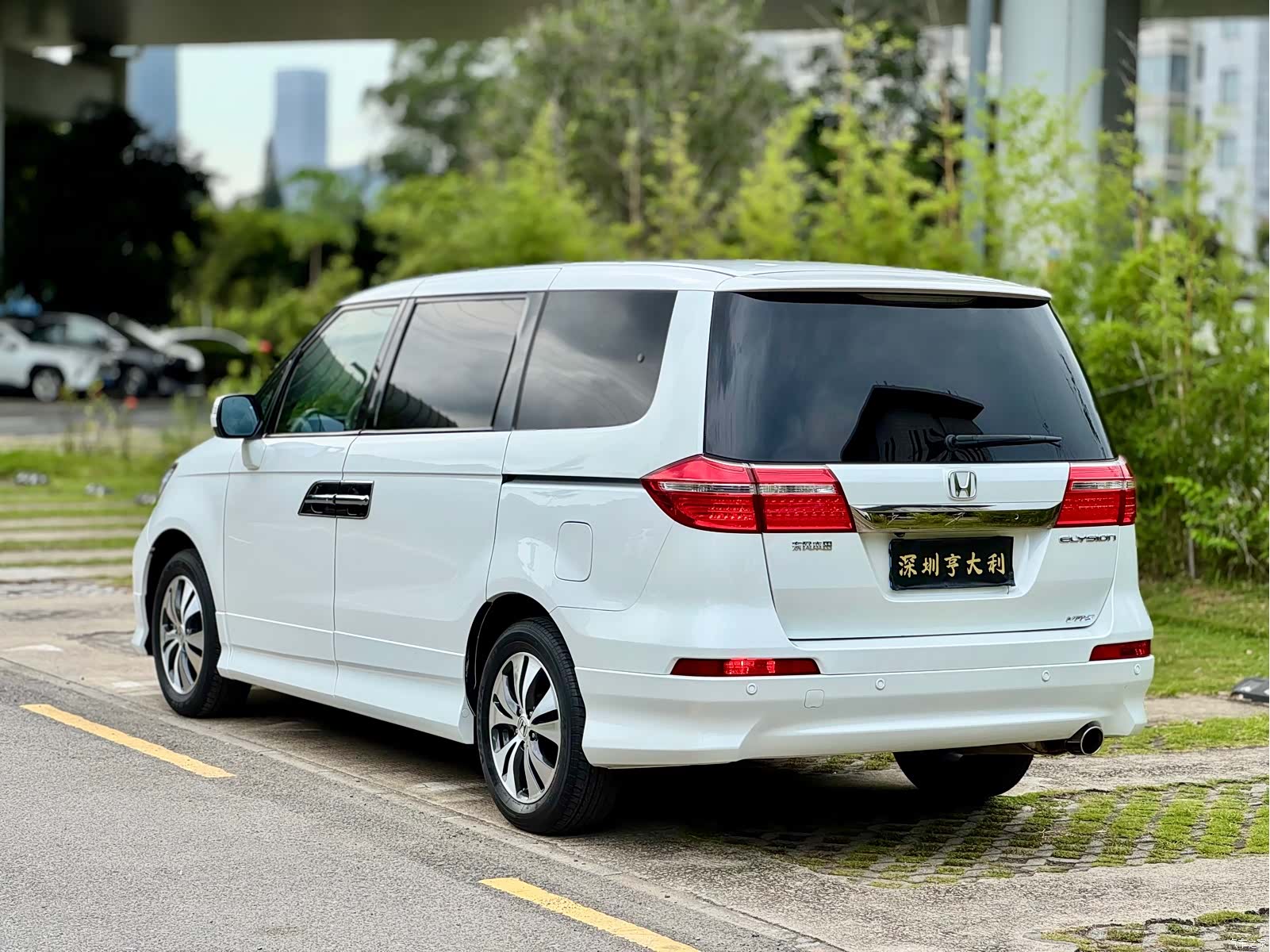 Honda Elysion, 2015 3
