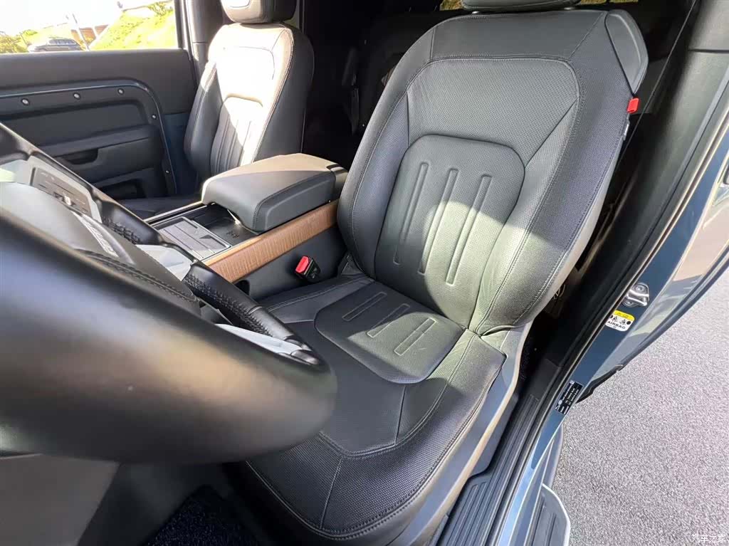 Land Rover Defender, 2022 4