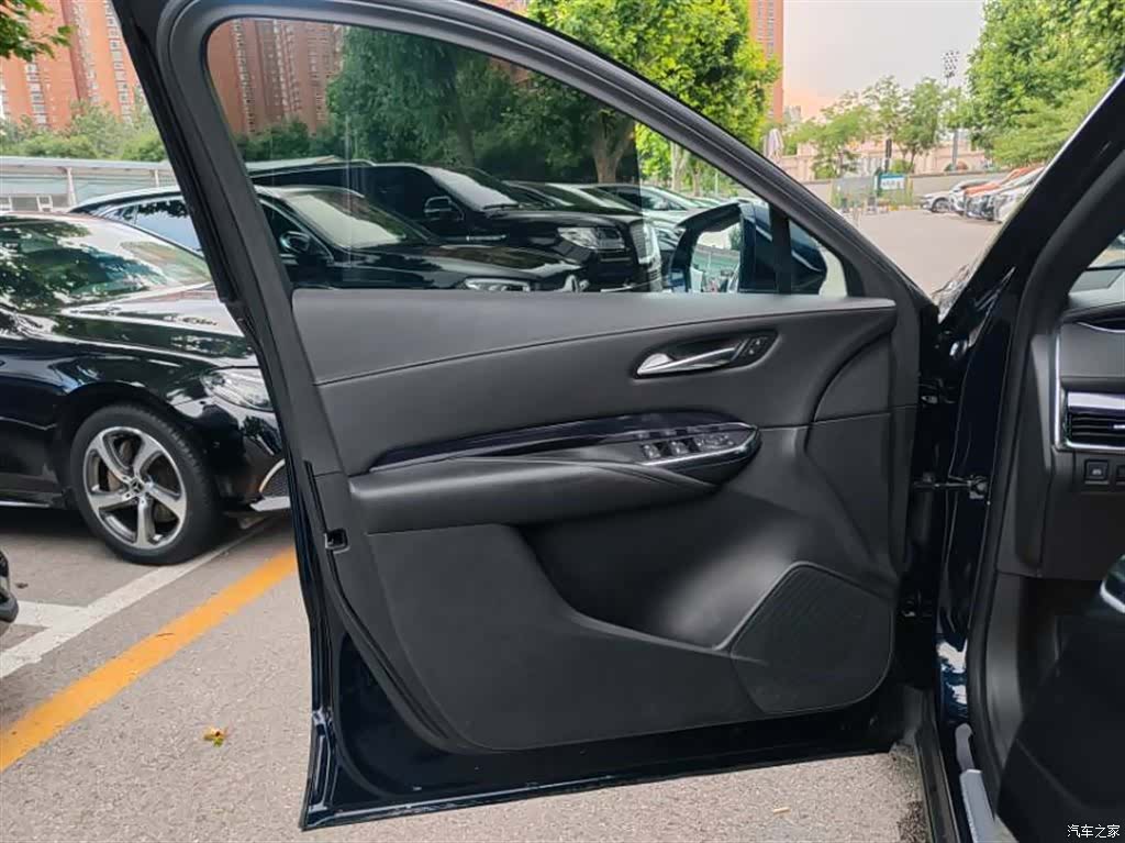 Cadillac XT4, 2022 4