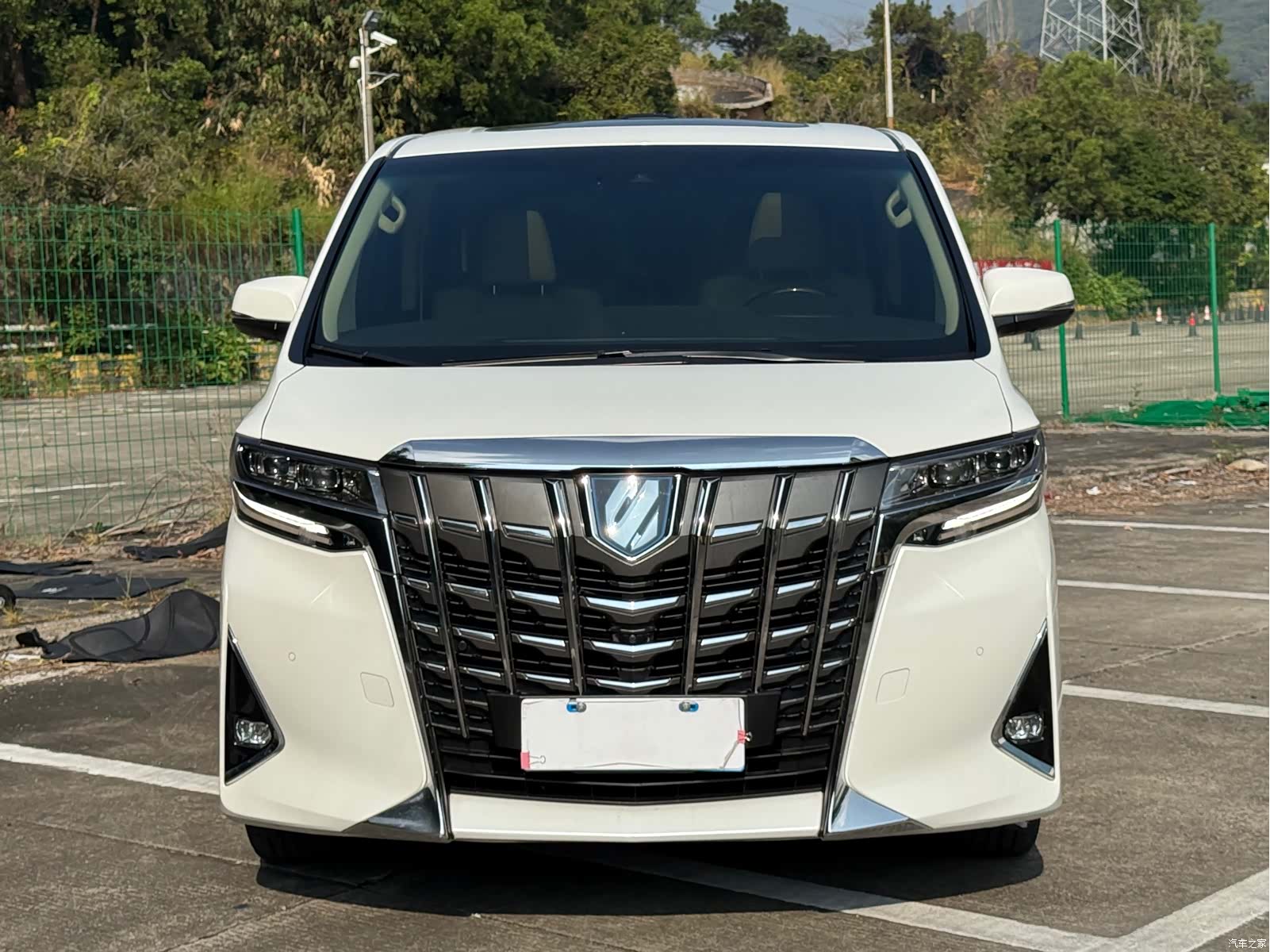 Toyota Alphard, 2021 1