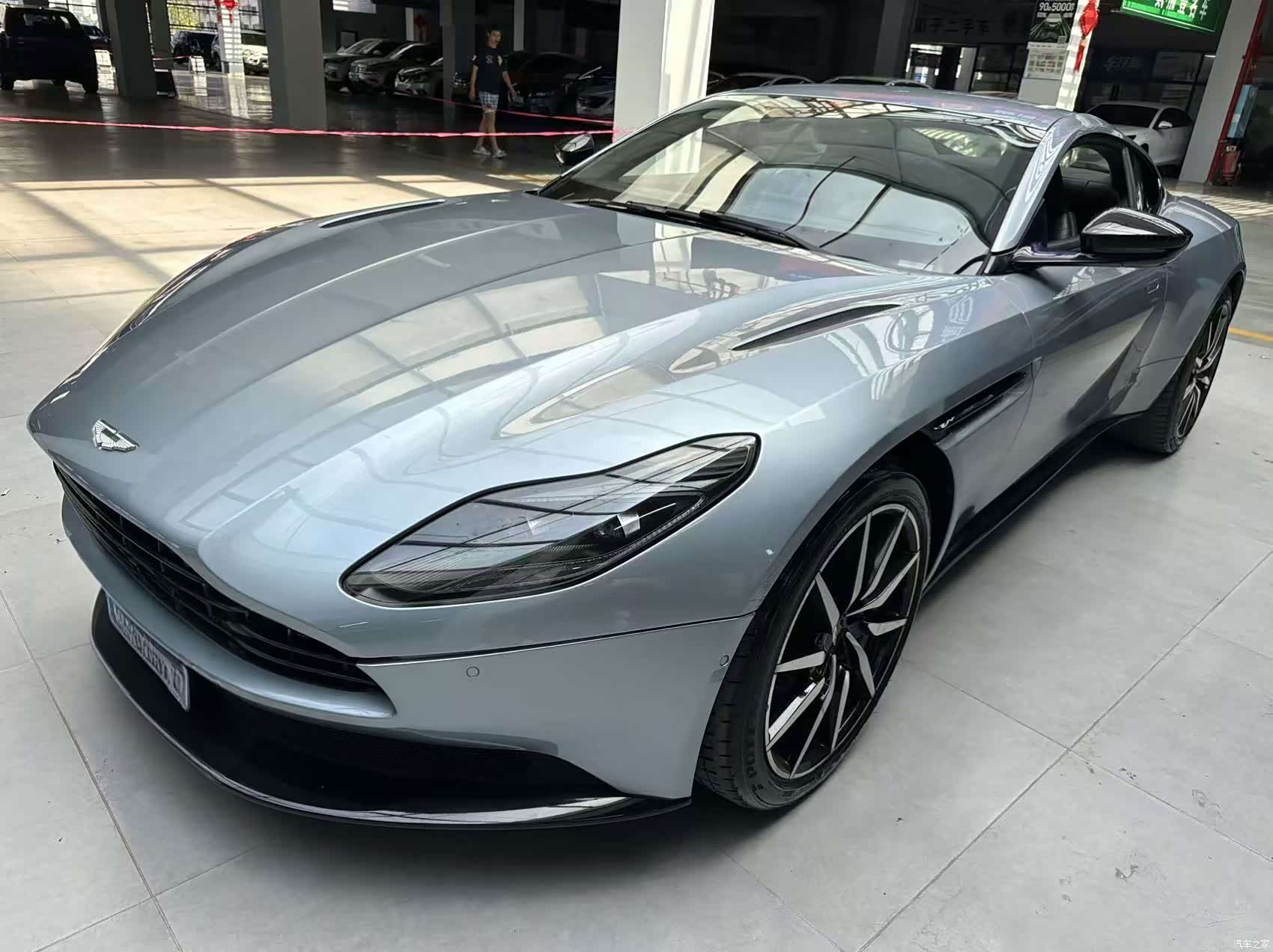Aston Martin DB11