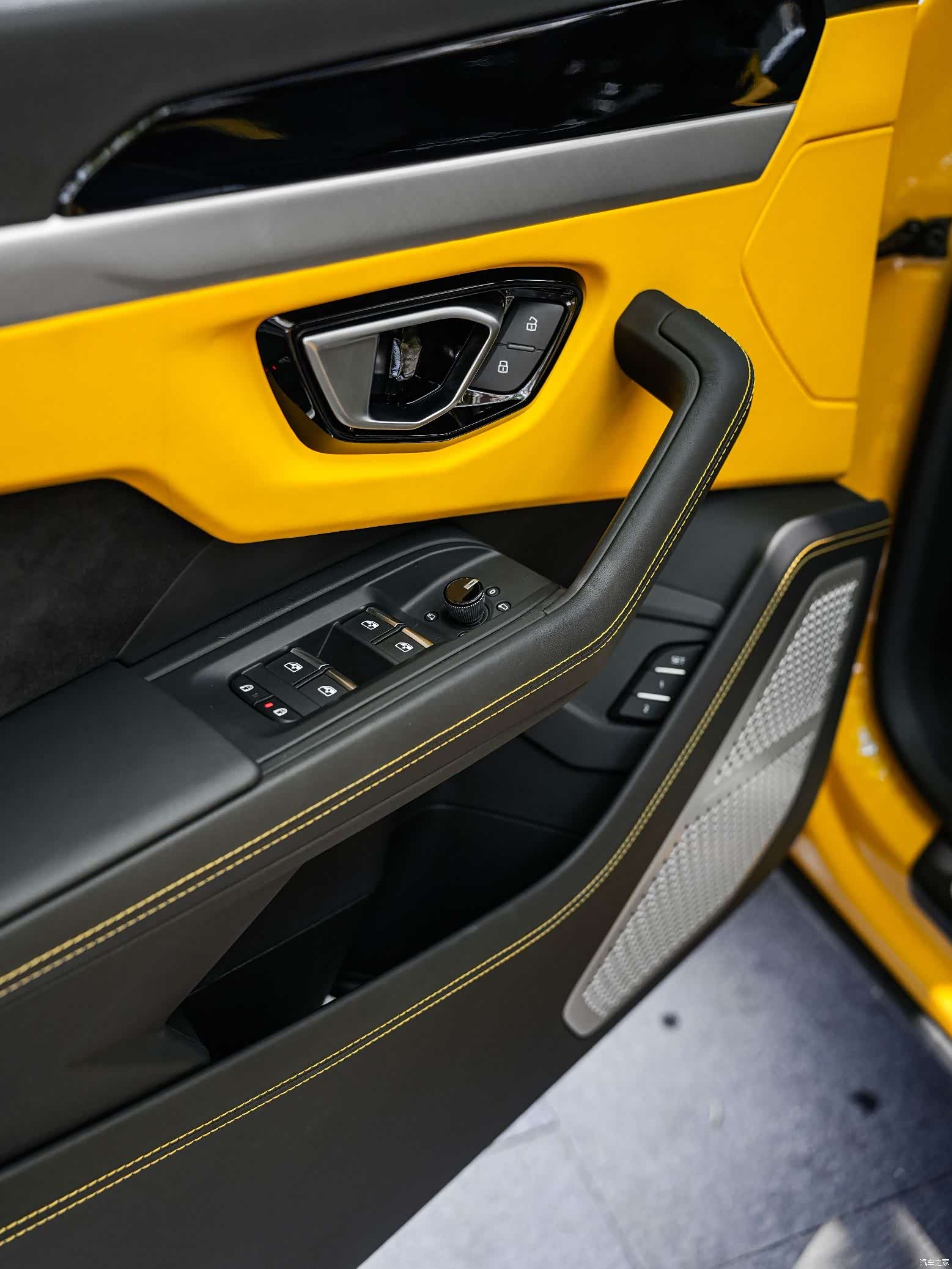 Lamborghini Urus, 2023 19