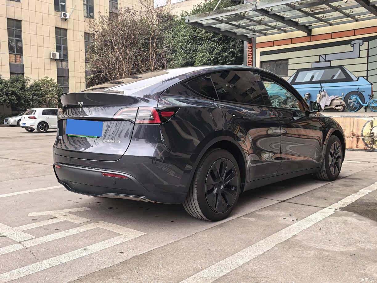 Tesla Model Y, 2024 7