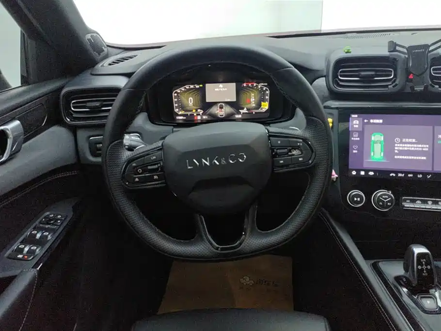 Lynk & Co 03