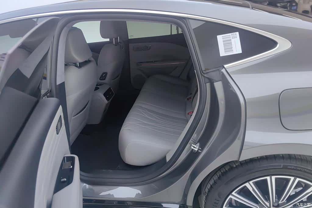 Geely 8, 2025 11