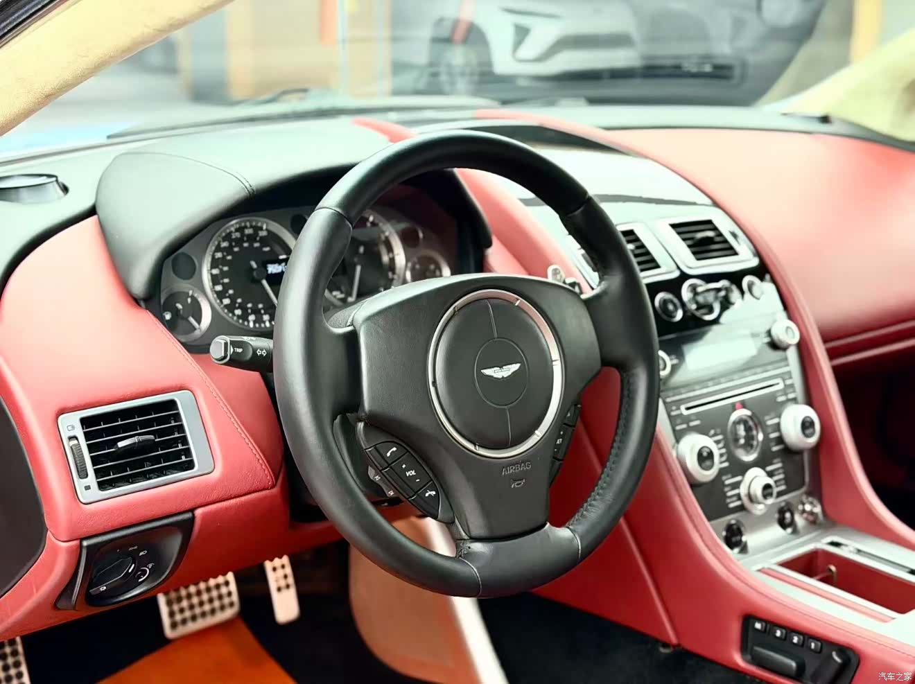Aston Martin DB9, 2011 13