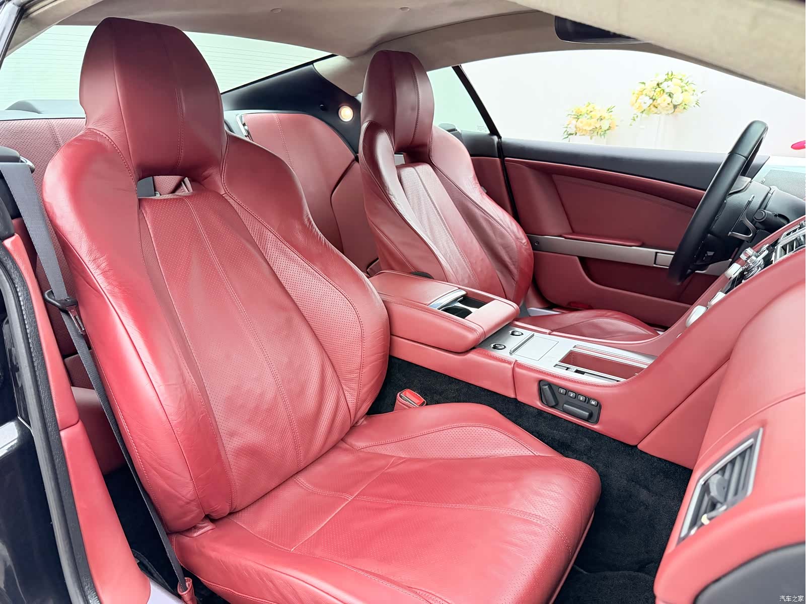 Aston Martin DB9, 2011 21