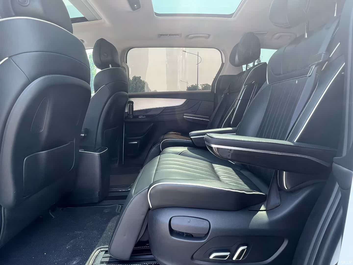 Roewe iMAX8, 2021 6
