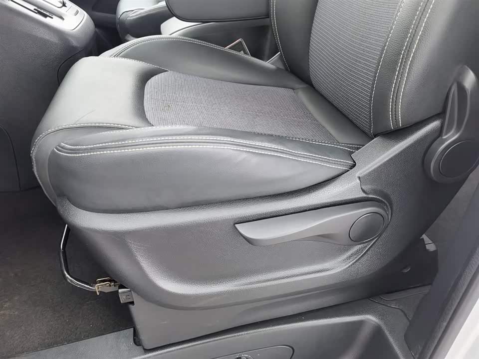 MAXUS Chase G10 MAXUS Chase G10
