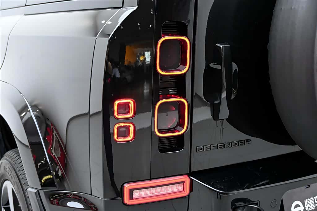 Land Rover Defender, 2024 9