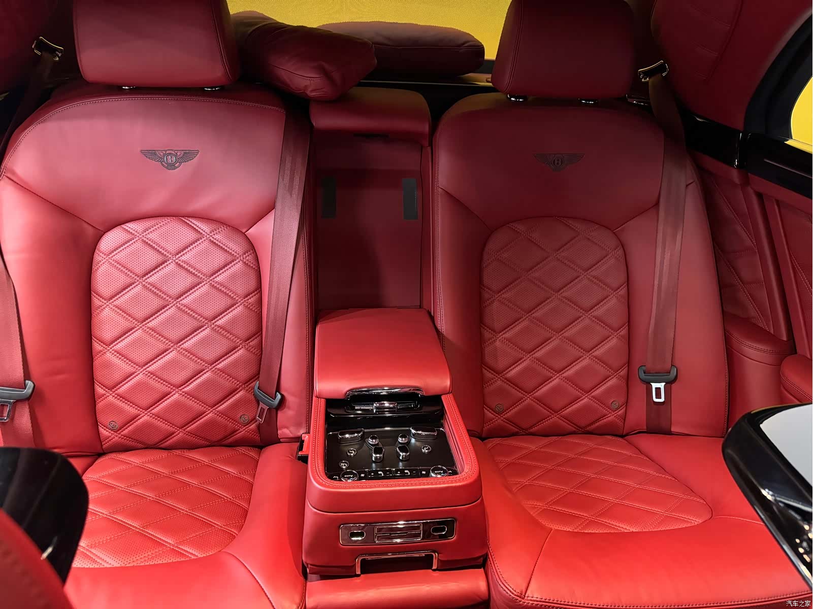 Bentley Mulsanne, 2018 23