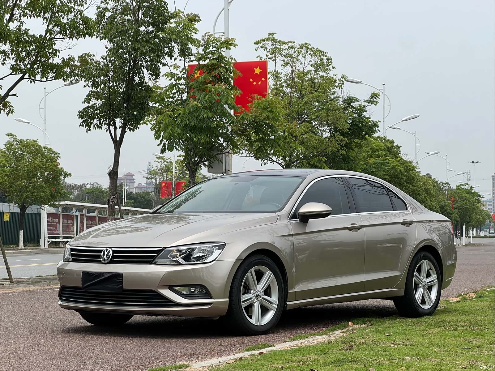 Volkswagen Lamando, 2015 1