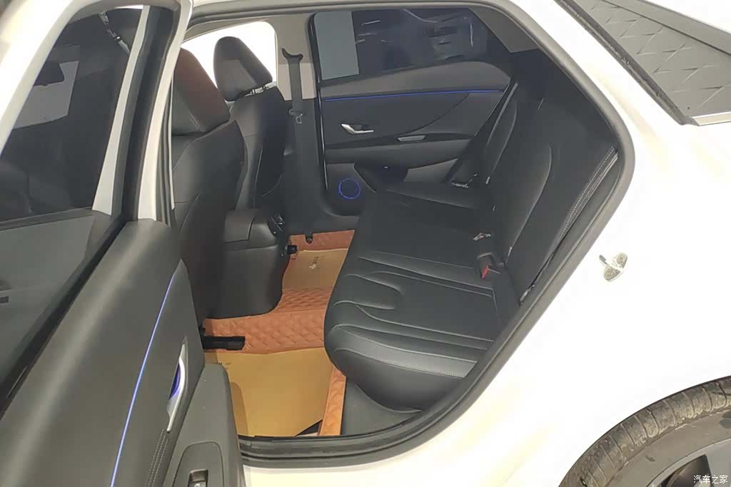 Hyundai Elantra, 2026 11