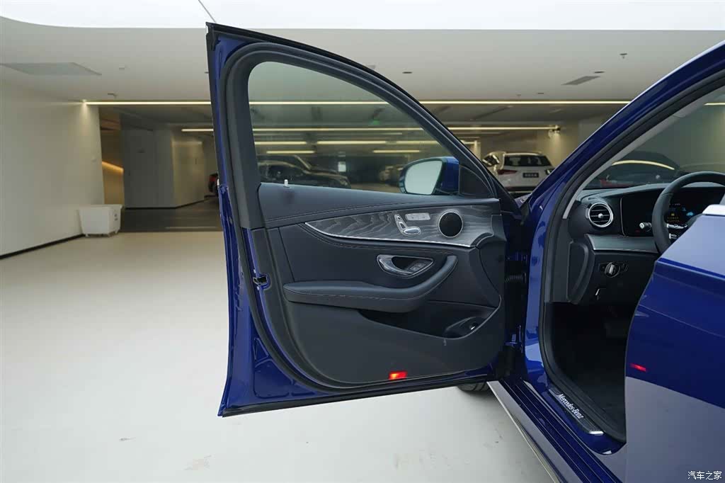 Mercedes-Benz E-Class, 2022 15