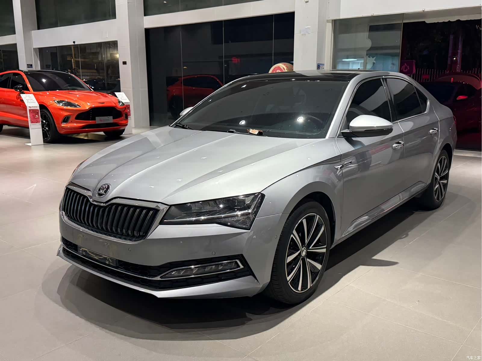 Skoda Superb, 2023 1