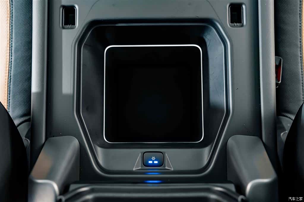 Land Rover Defender, 2023 21
