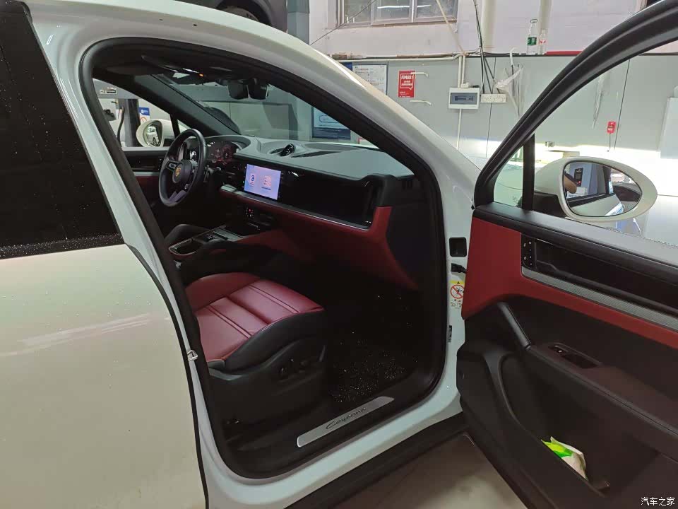 Porsche Cayenne, 2025 все фото