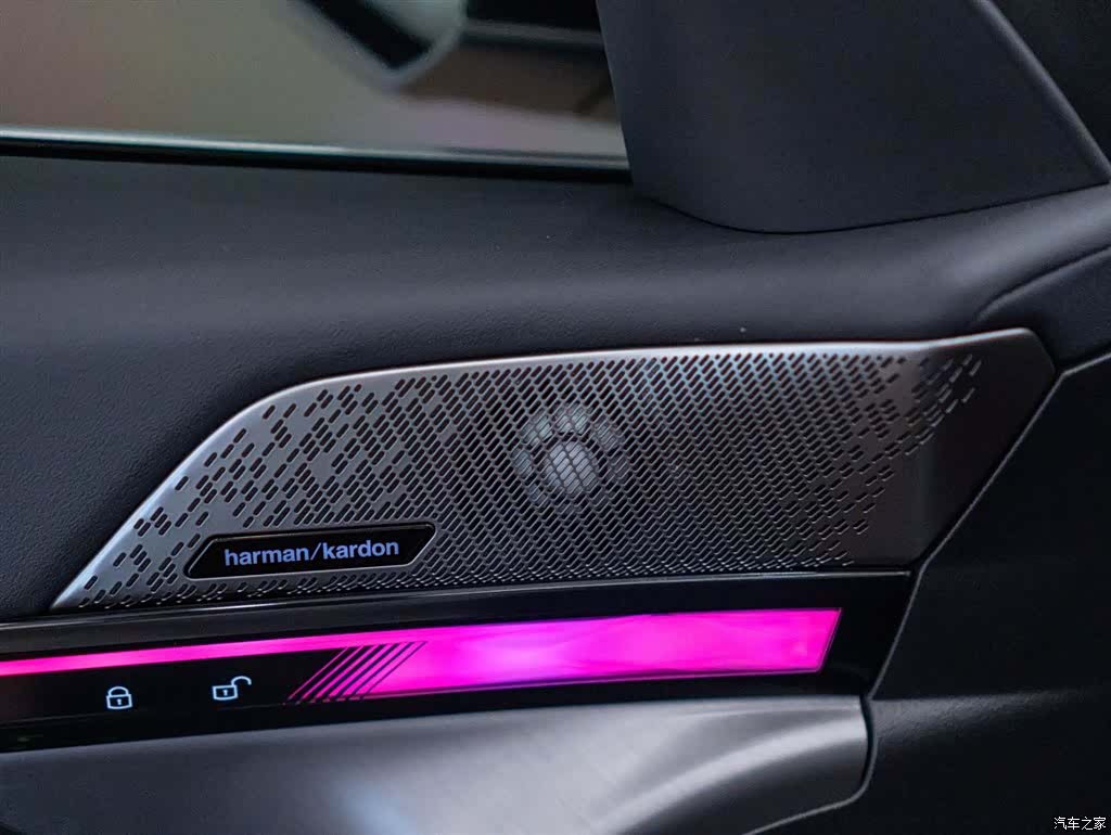 BMW 5 Series, 2024 13