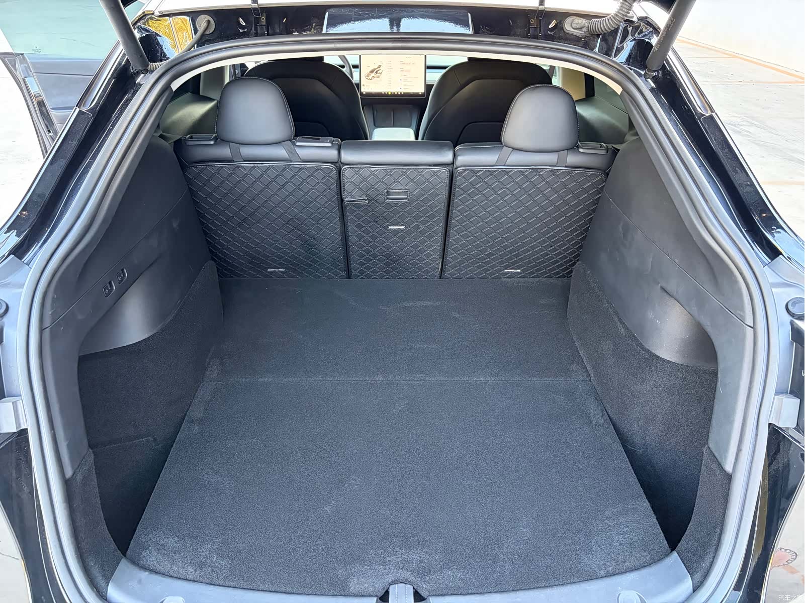 Tesla Model Y, 2023 10
