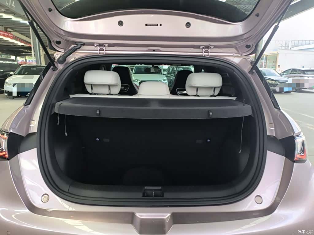 BYD Dolphin, 2022 19