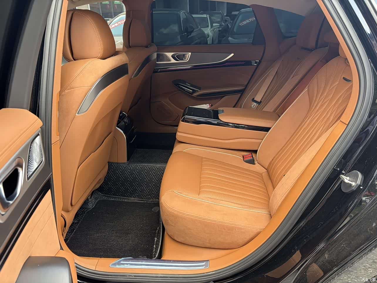 Hongqi H9, 2025 11