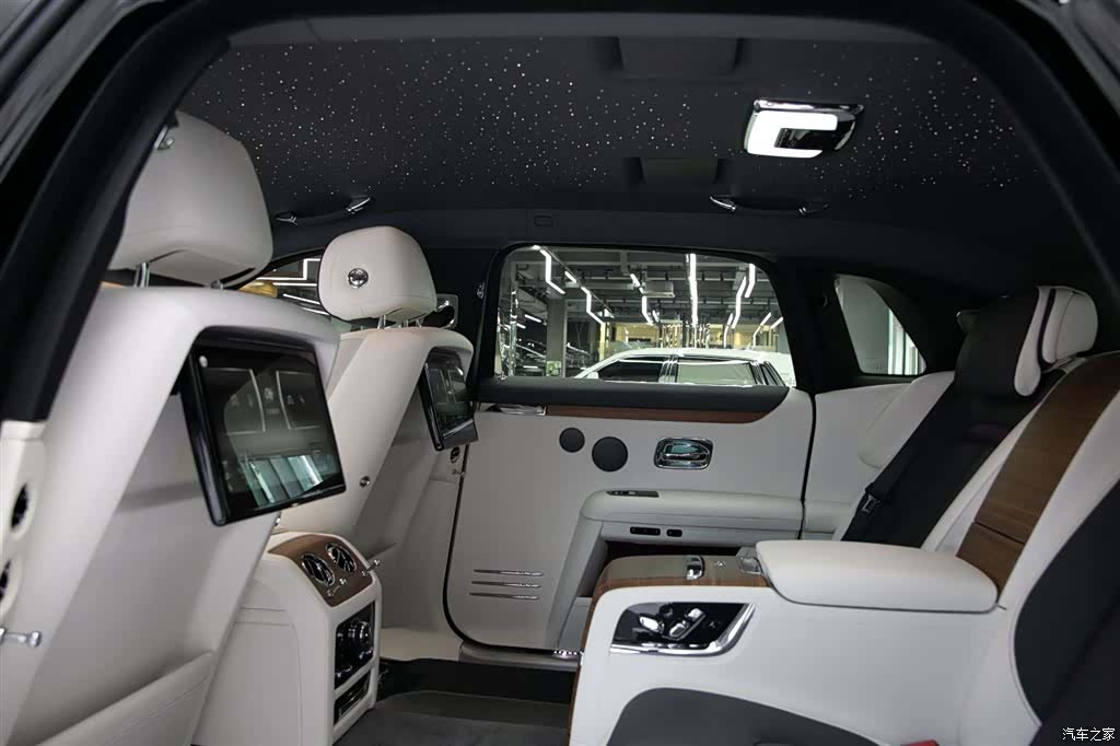 Rolls-Royce Ghost, 2021 12