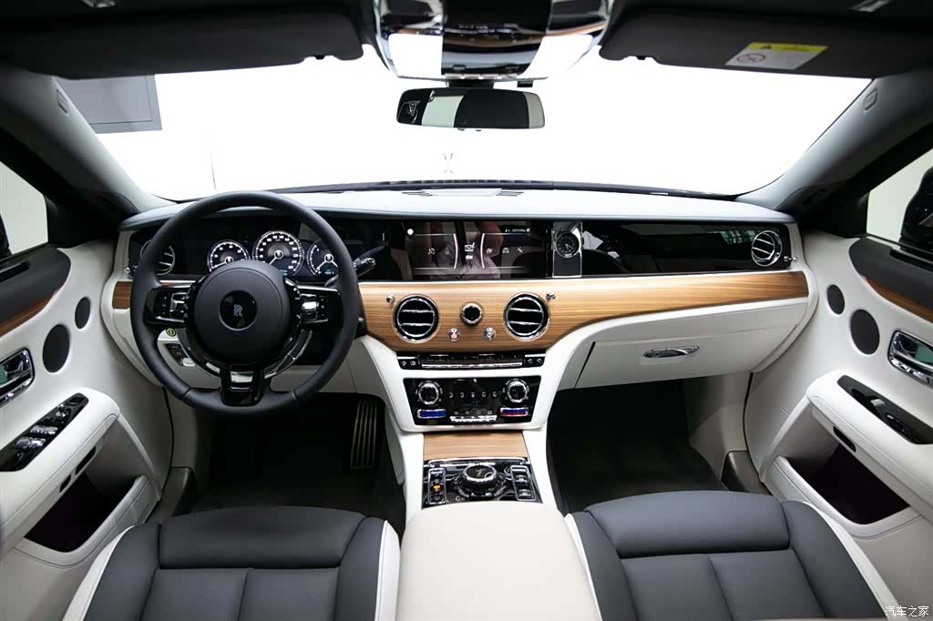 Rolls-Royce Ghost, 2021 10