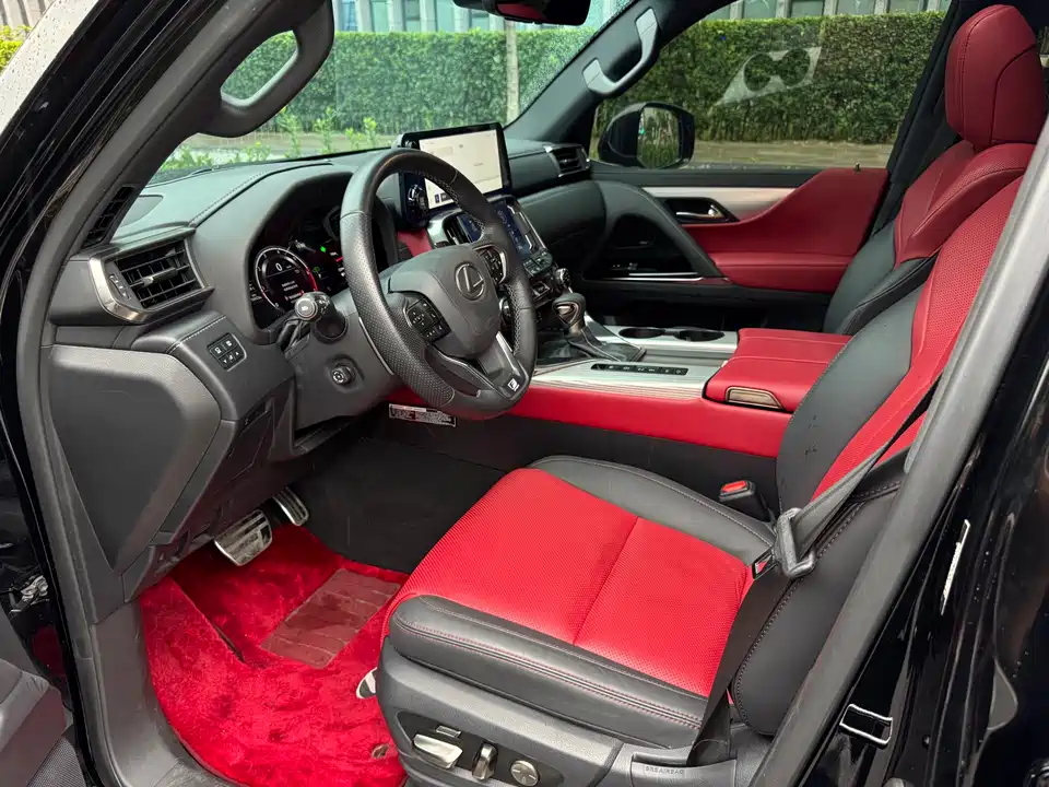 Lexus LX