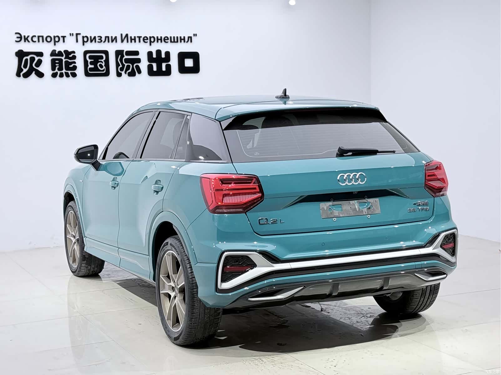 Audi Q2L, 2023 4