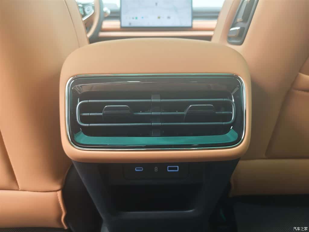 Geely 8, 2025 17